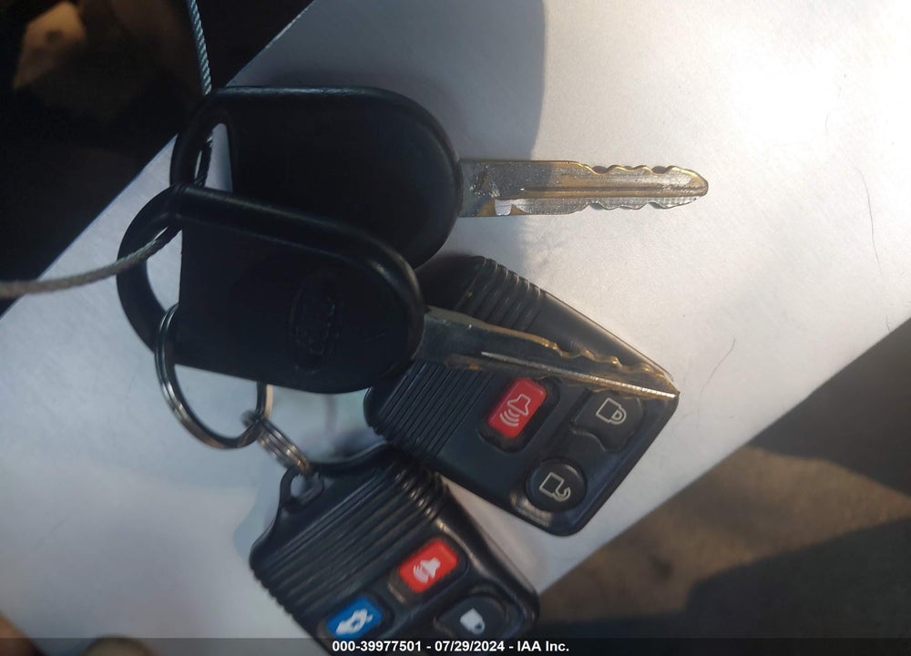 2005 FORD ESCAPE XLT VIN: 1FMYU93175KD11299