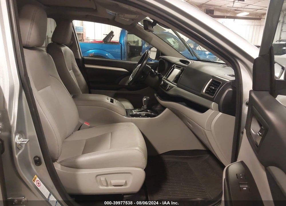 2018 TOYOTA HIGHLANDER XLE VIN: 5TDJZRFH8JS561864