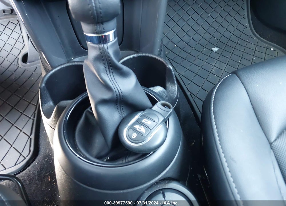 2018 MINI HARDTOP COOPER/OXFORD EDITION VIN: WMWXP5C55J2G61558