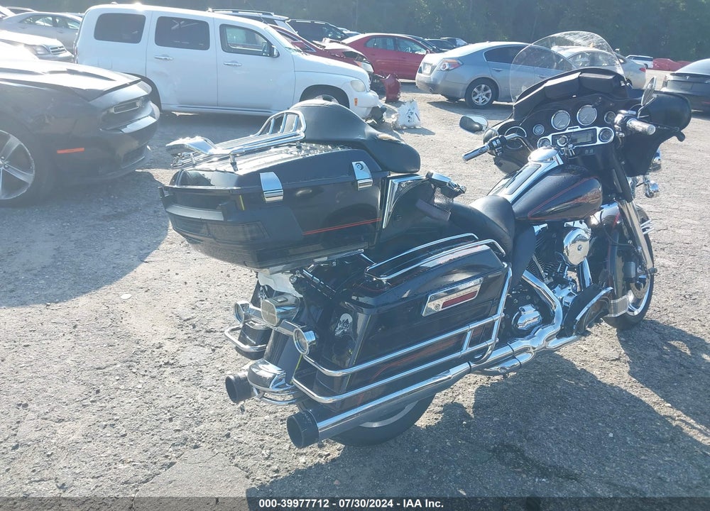 2011 HARLEY-DAVIDSON FLHTC VIN: 1HD1FF410BB678052