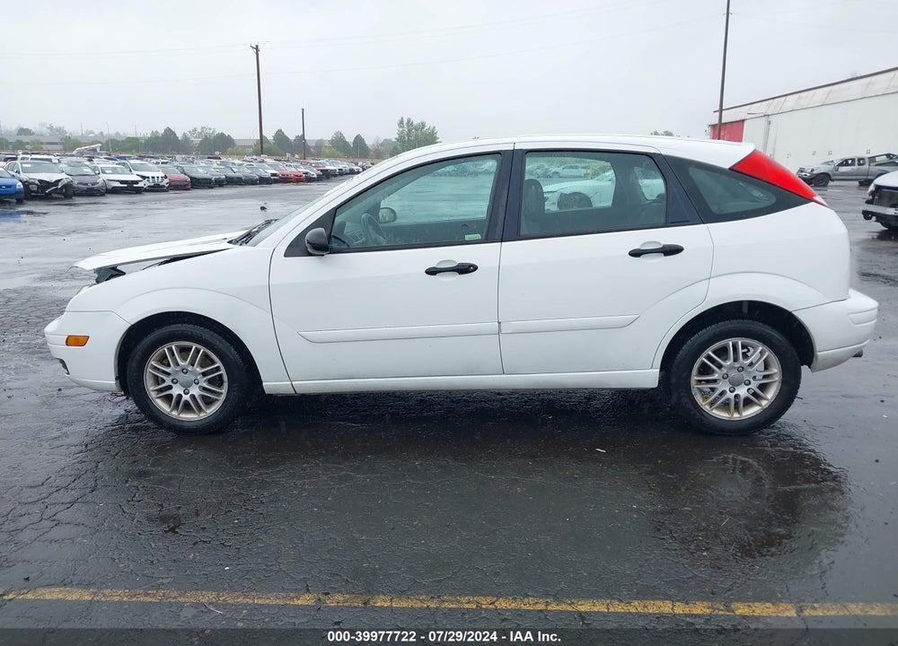 2005 FORD FOCUS ZX5 VIN: 3FAFP37N25R141738