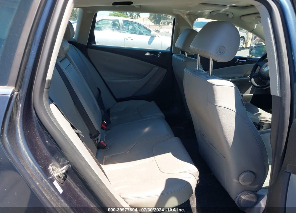2007 VOLKSWAGEN PASSAT 2.0T VIN: WVWLK73C67E000071