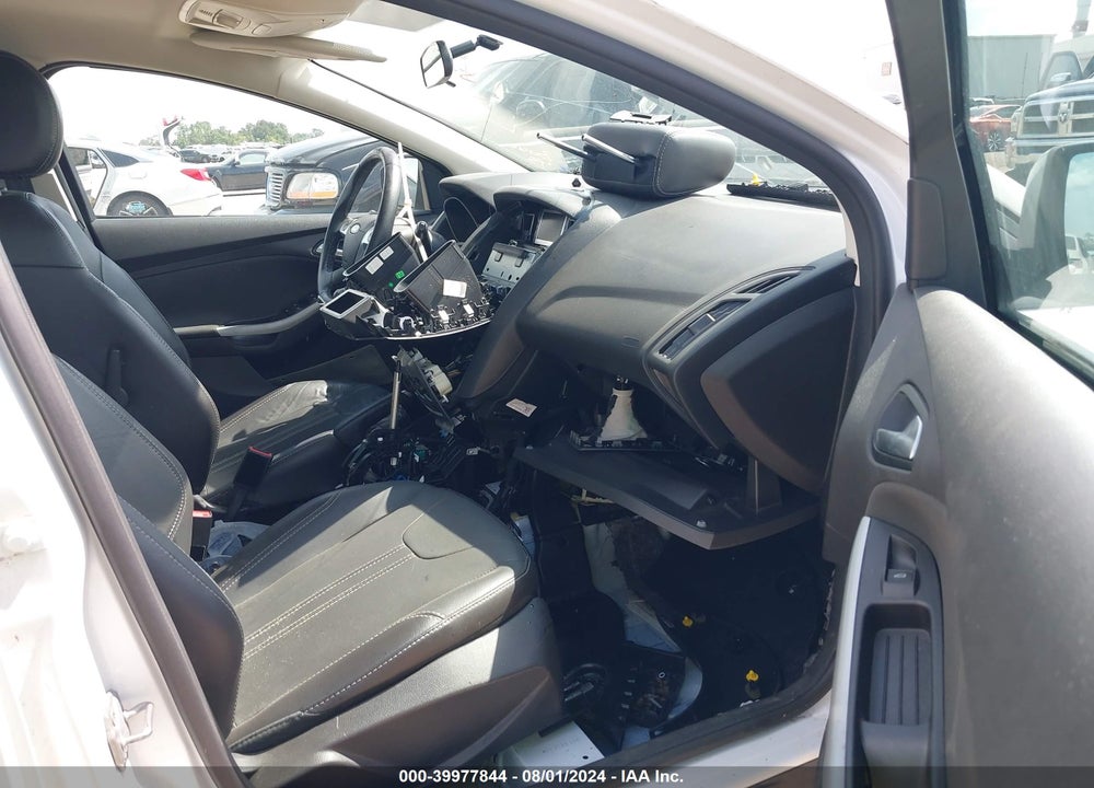 2014 FORD FOCUS SE VIN: 1FADP3K28EL258811