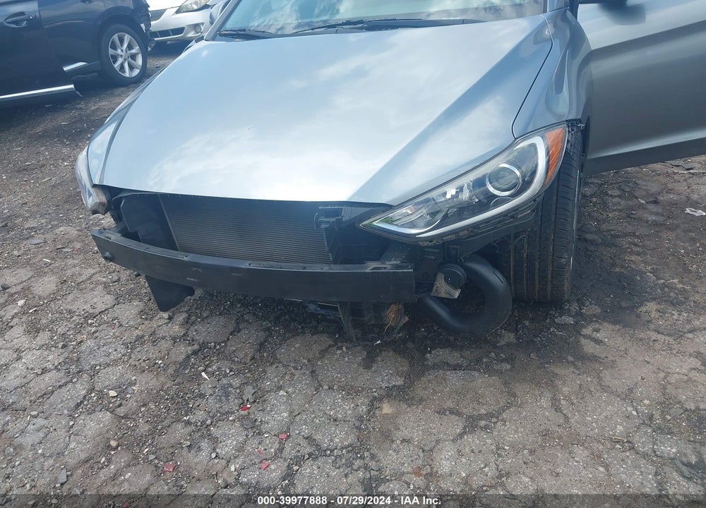 2017 HYUNDAI ELANTRA LIMITED VIN: KMHD84LF1HU282490