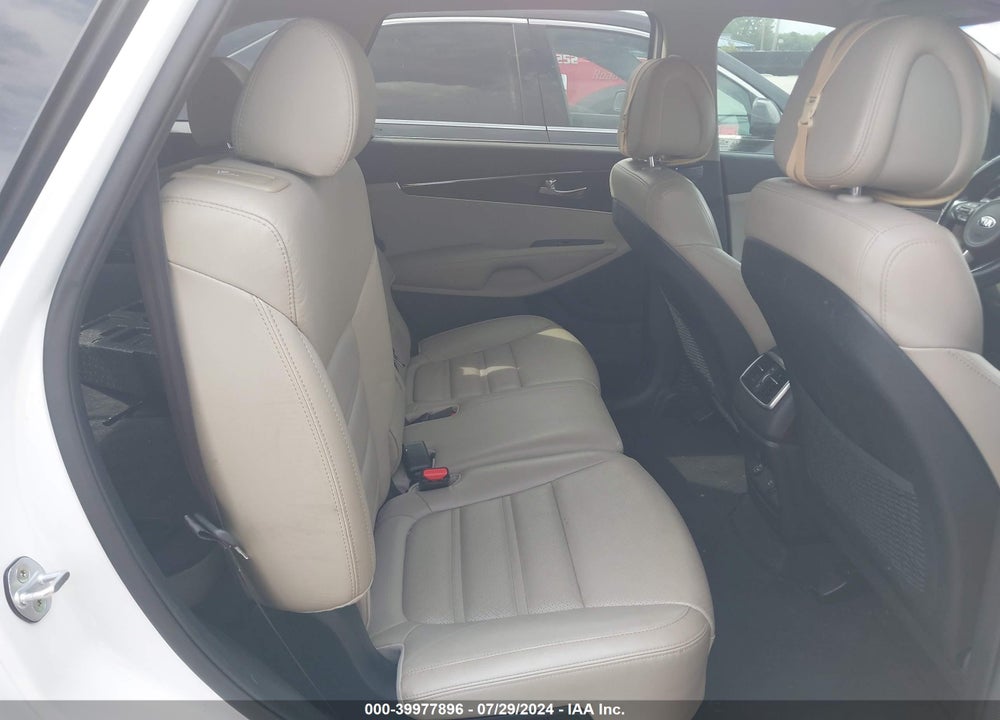 2016 KIA SORENTO 3.3L EX VIN: 5XYPH4A5XGG186000