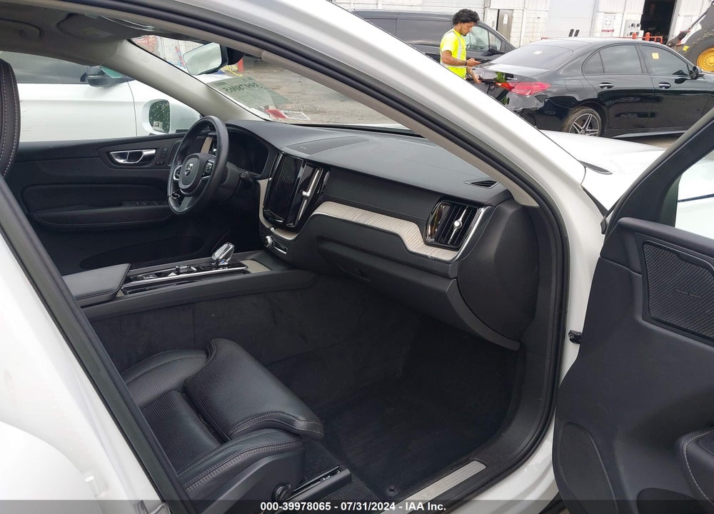 2022 VOLVO XC60 B5 INSCRIPTION VIN: YV4L12RL9N1079086