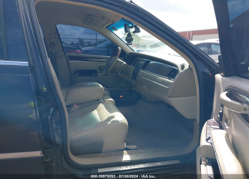 2011 LINCOLN TOWN CAR SIGNATURE LIMITED VIN: 2LNBL8CV1BX751727