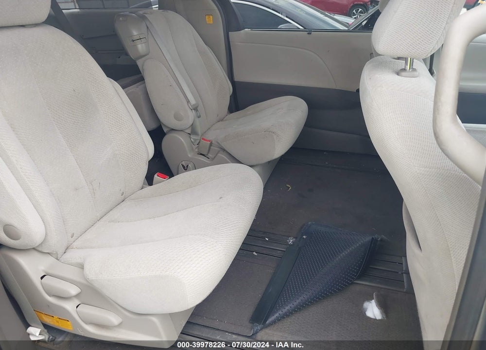 2011 TOYOTA SIENNA LE V6 VIN: 5TDKK3DC1BS161207