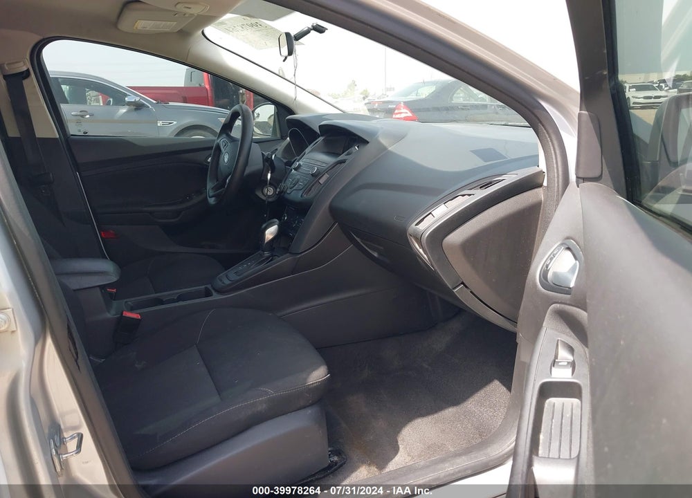 2018 FORD FOCUS SE VIN: 1FADP3K26JL240107