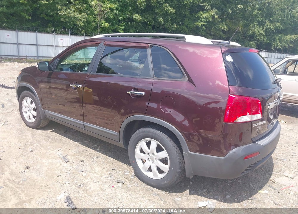2013 KIA SORENTO LX VIN: 5XYKT3A64DG382361