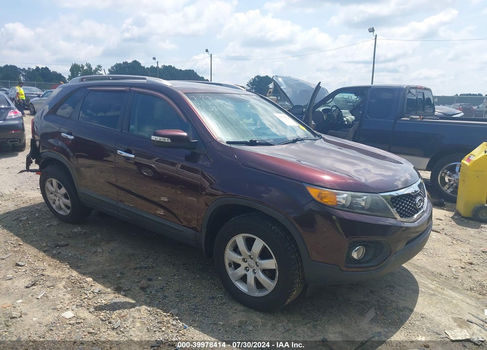 2013 KIA SORENTO LX VIN: 5XYKT3A64DG382361