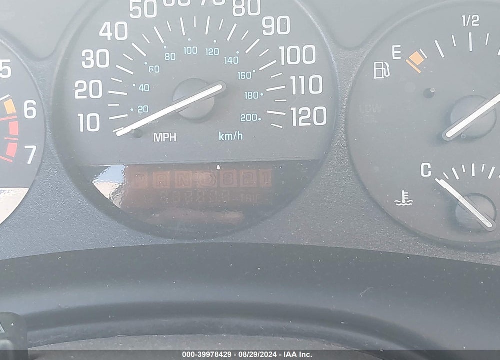 2001 BUICK REGAL VIN: 2G4WF551011162039