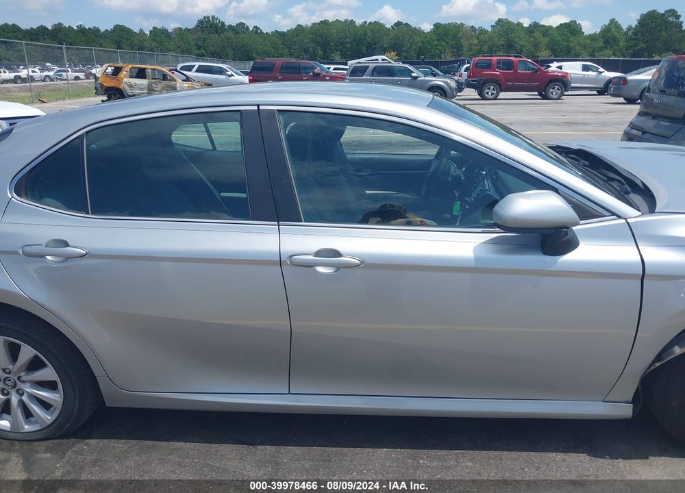 2018 TOYOTA CAMRY LE VIN: 4T1B11HK5JU645606