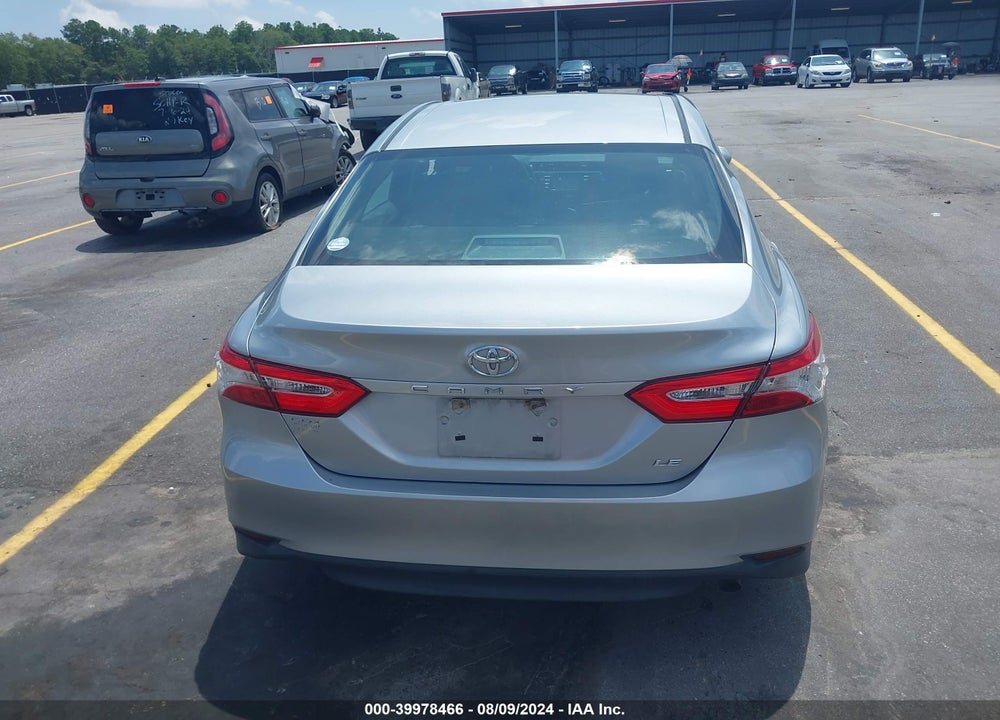 2018 TOYOTA CAMRY LE VIN: 4T1B11HK5JU645606