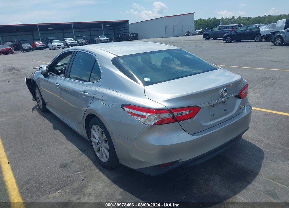 2018 TOYOTA CAMRY LE VIN: 4T1B11HK5JU645606