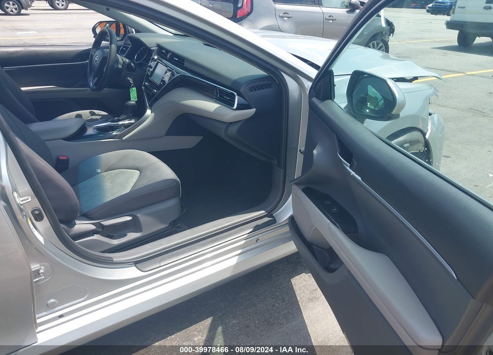 2018 TOYOTA CAMRY LE VIN: 4T1B11HK5JU645606