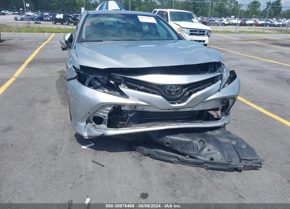 2018 TOYOTA CAMRY LE VIN: 4T1B11HK5JU645606