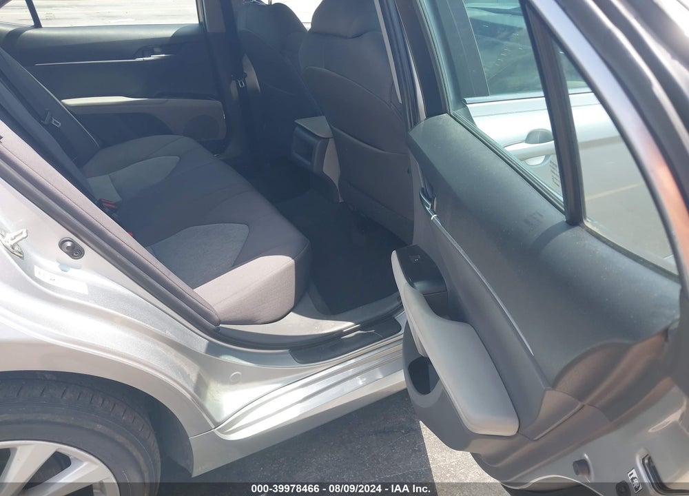 2018 TOYOTA CAMRY LE VIN: 4T1B11HK5JU645606