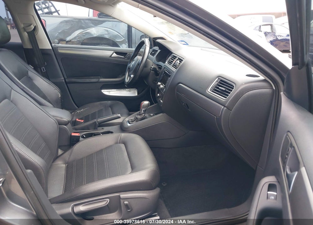 2013 VOLKSWAGEN JETTA 2.5L SEL VIN: 3VWLX7AJ7DM258668