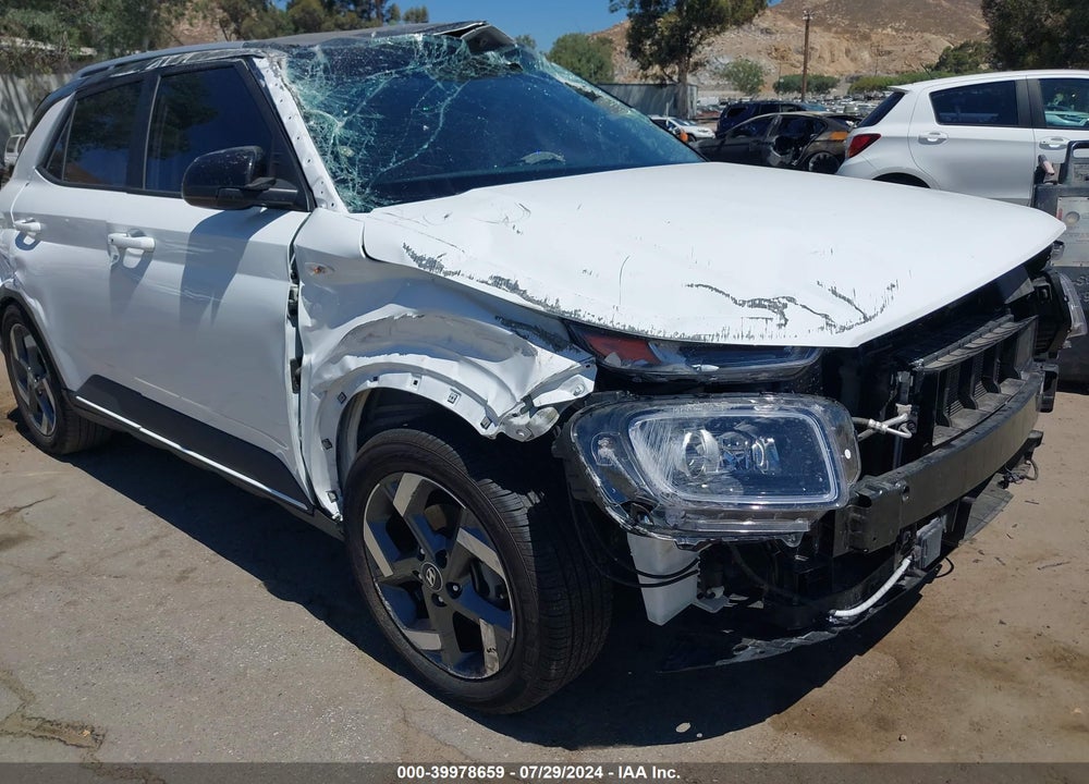 2022 HYUNDAI VENUE LIMITED VIN: KMHRC8A31NU180056