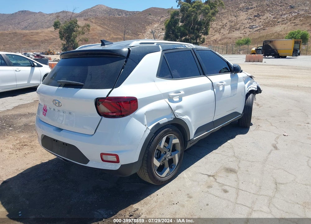 2022 HYUNDAI VENUE LIMITED VIN: KMHRC8A31NU180056