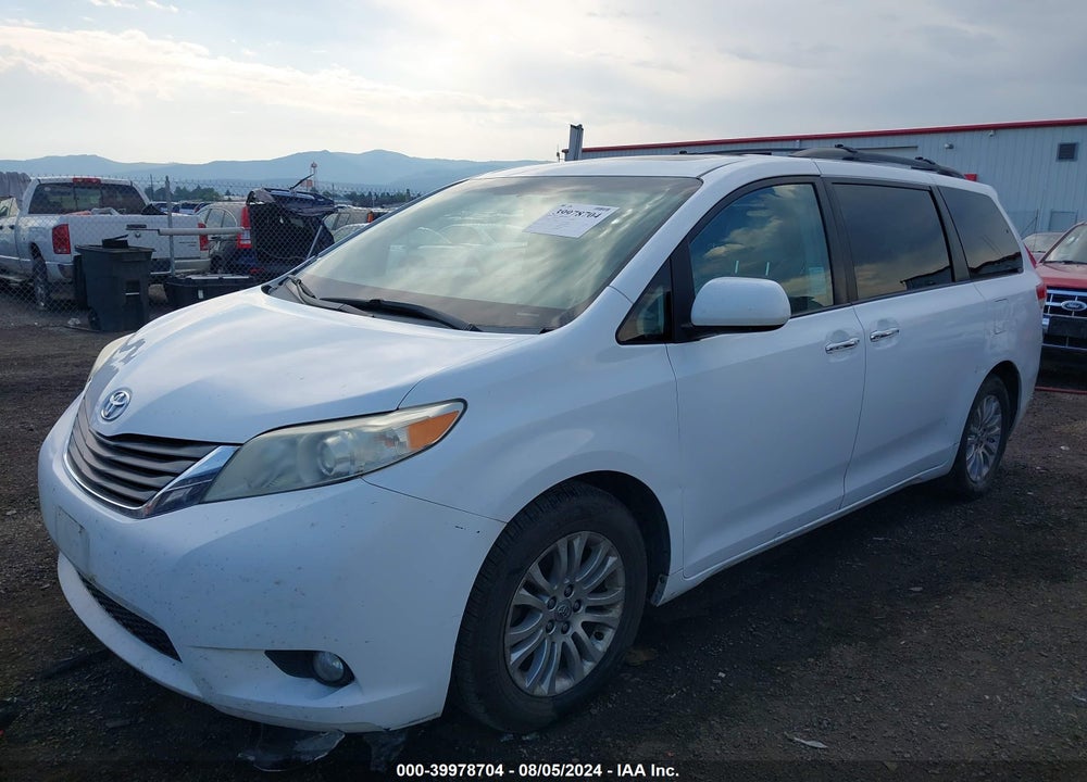 2012 TOYOTA SIENNA XLE V6 8 PASSENGER VIN: 5TDYK3DC8CS262465