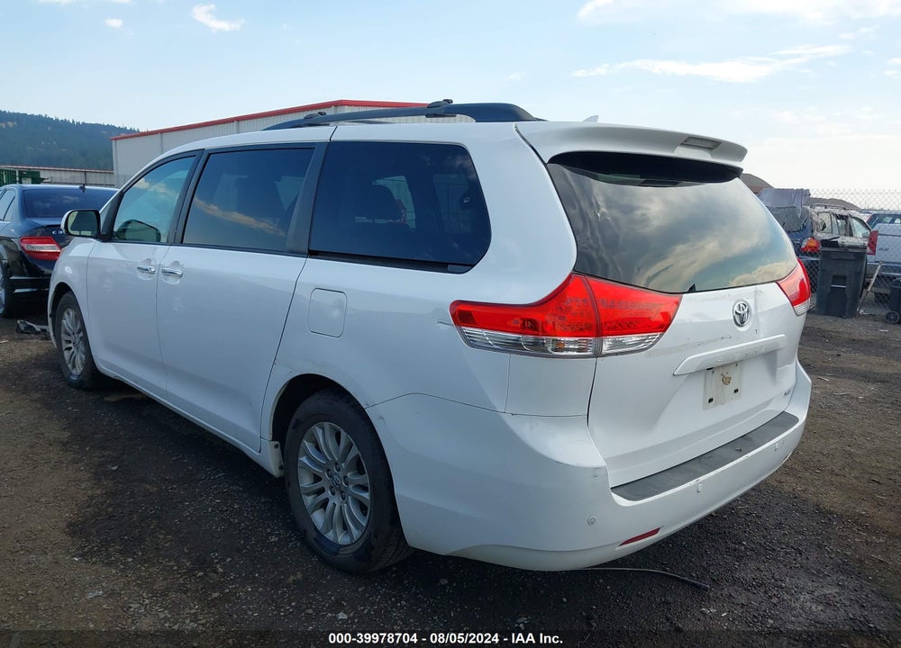 2012 TOYOTA SIENNA XLE V6 8 PASSENGER VIN: 5TDYK3DC8CS262465