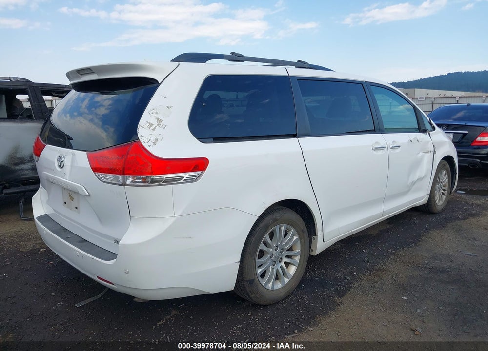 2012 TOYOTA SIENNA XLE V6 8 PASSENGER VIN: 5TDYK3DC8CS262465