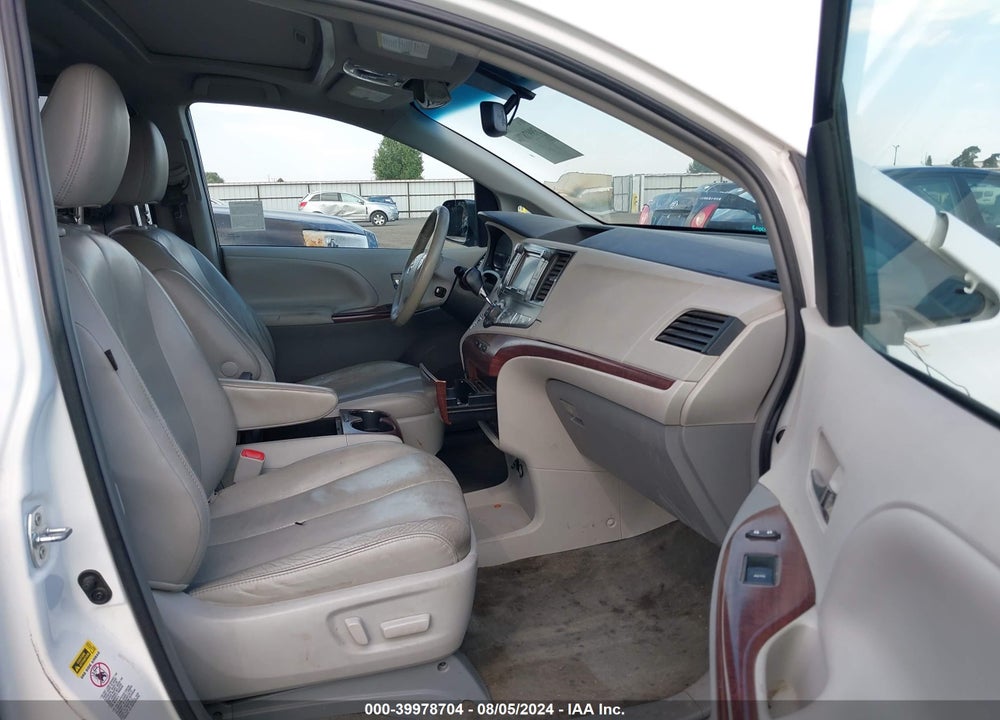 2012 TOYOTA SIENNA XLE V6 8 PASSENGER VIN: 5TDYK3DC8CS262465