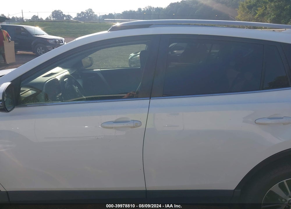 2017 TOYOTA RAV4 XLE VIN: JTMRFREV3HJ122873