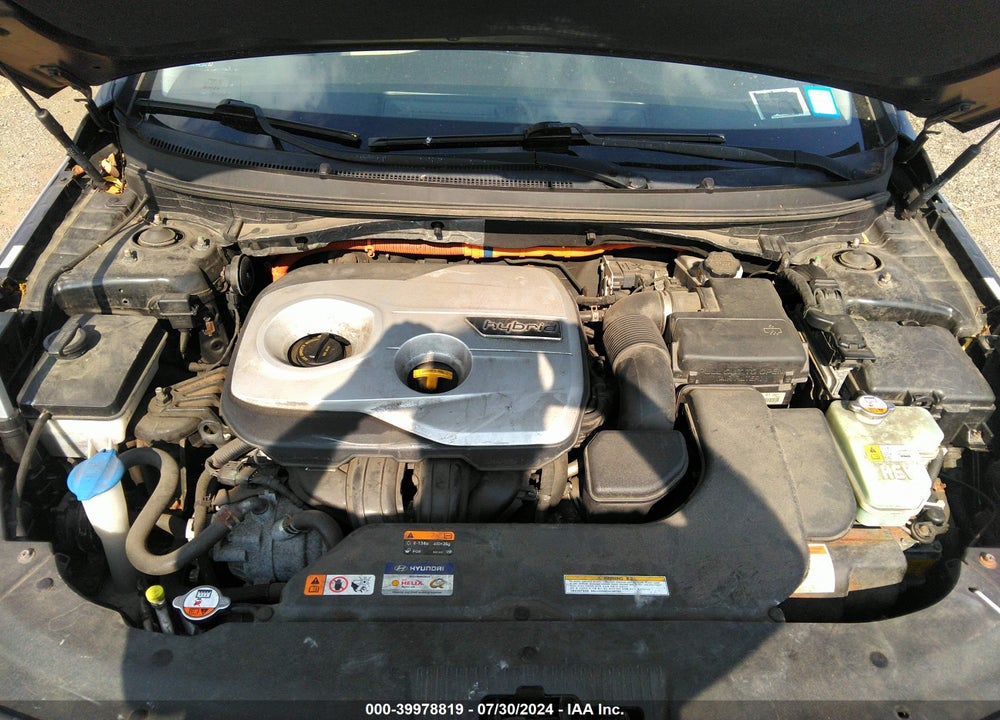 2016 HYUNDAI SONATA HYBRID SE VIN: KMHE24L18GA036076