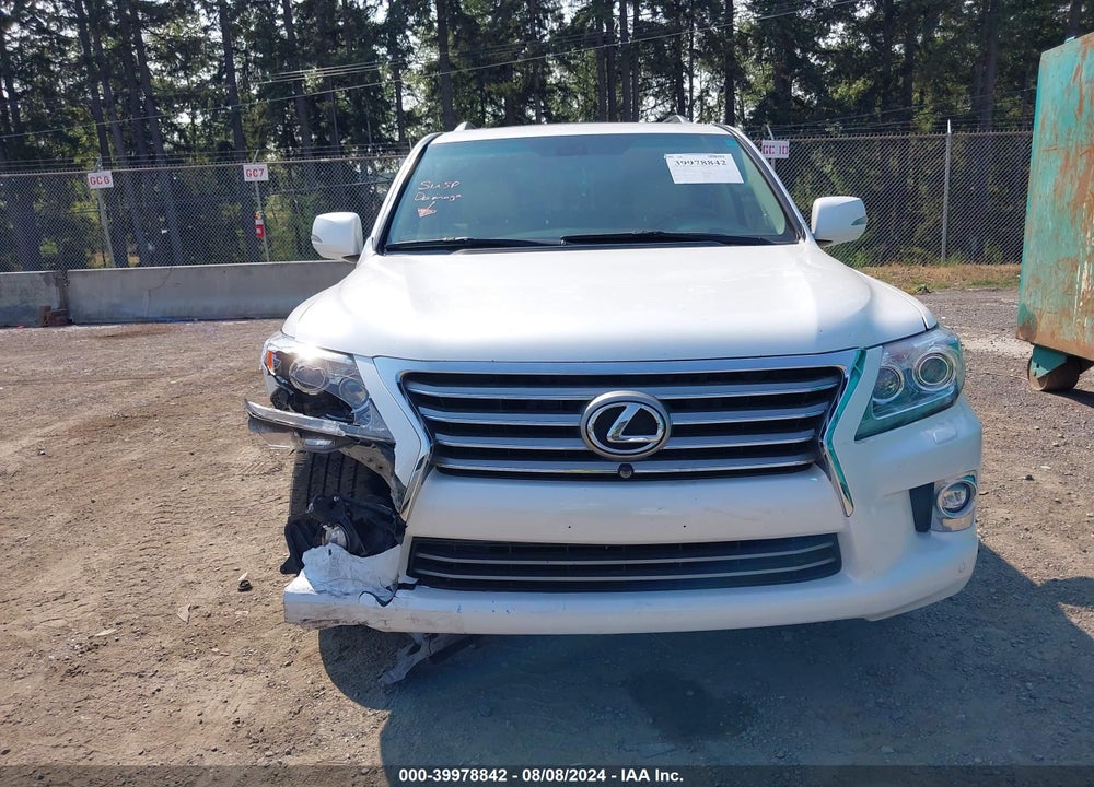 2014 LEXUS LX 570 VIN: JTJHY7AX8E4139239