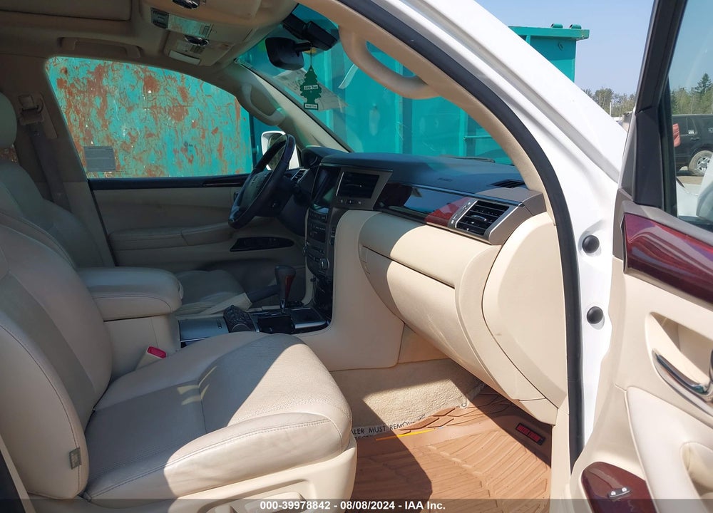 2014 LEXUS LX 570 VIN: JTJHY7AX8E4139239