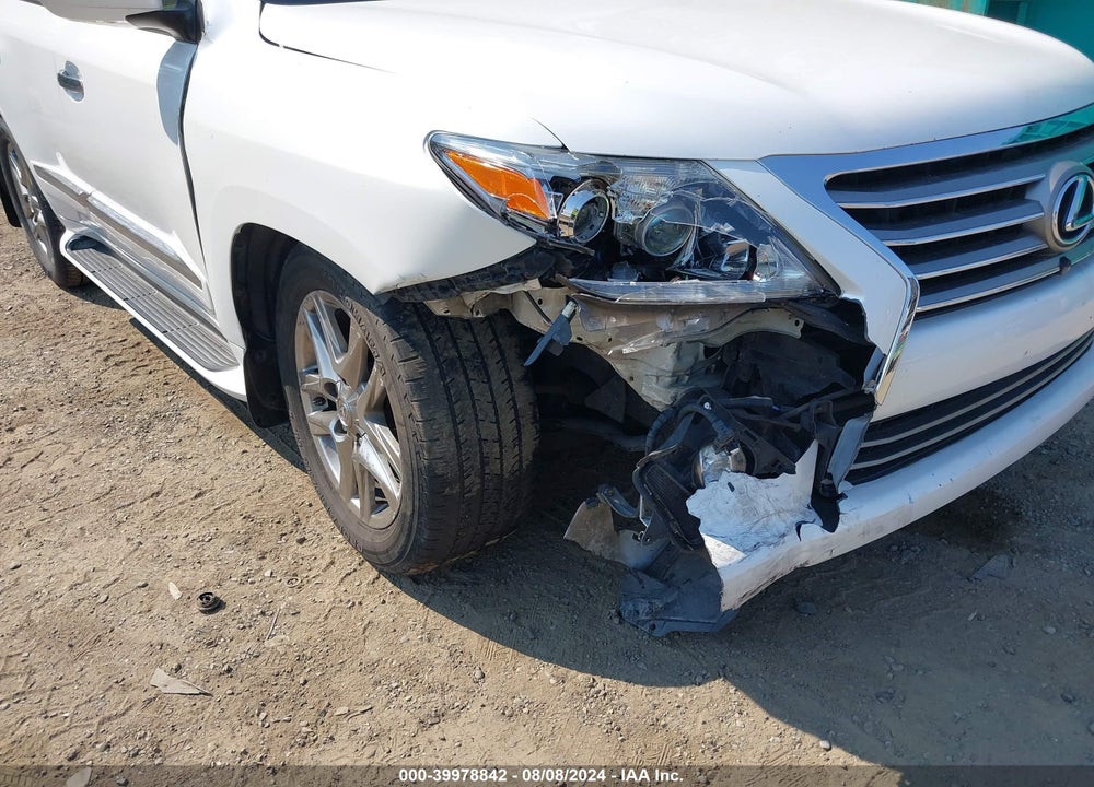 2014 LEXUS LX 570 VIN: JTJHY7AX8E4139239
