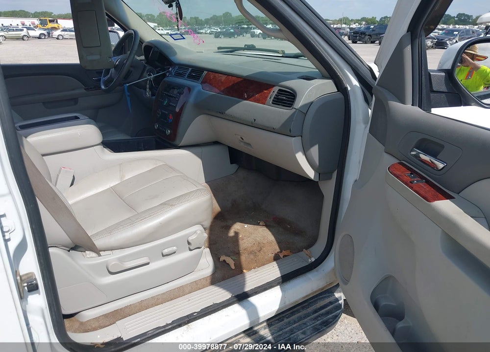 2011 CHEVROLET SUBURBAN 1500 LT1 VIN: 1GNSCJE01BR319282