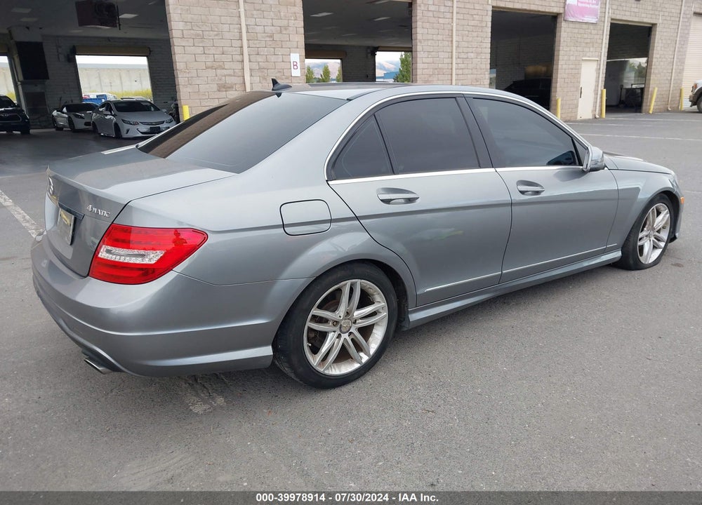 2012 MERCEDES-BENZ C 300 LUXURY 4MATIC/SPORT 4MATIC VIN: WDDGF8BB7CR225547