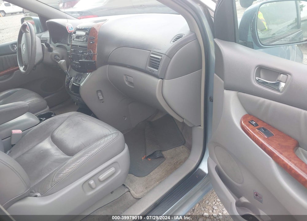2005 TOYOTA SIENNA XLE VIN: 5TDZA22C05S345704