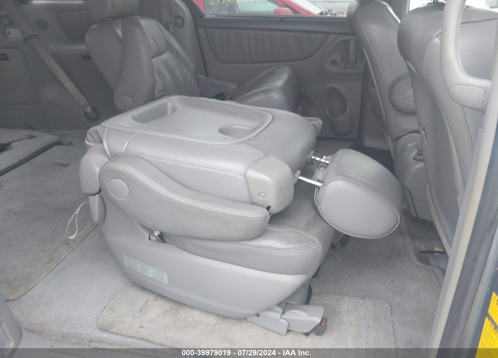 2005 TOYOTA SIENNA XLE VIN: 5TDZA22C05S345704