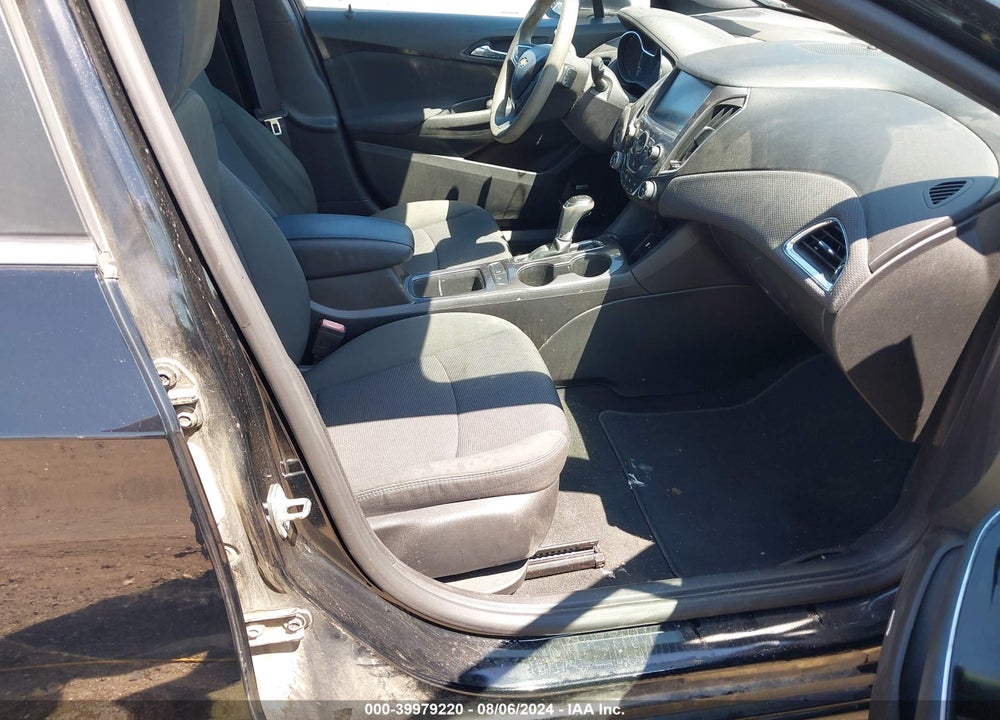 2017 CHEVROLET CRUZE VIN: 1G1BE5SM4H7208174