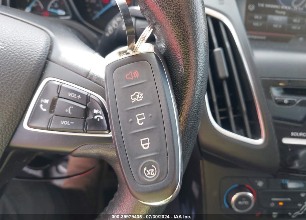 2015 FORD FOCUS TITANIUM VIN: 1FADP3N28FL300178