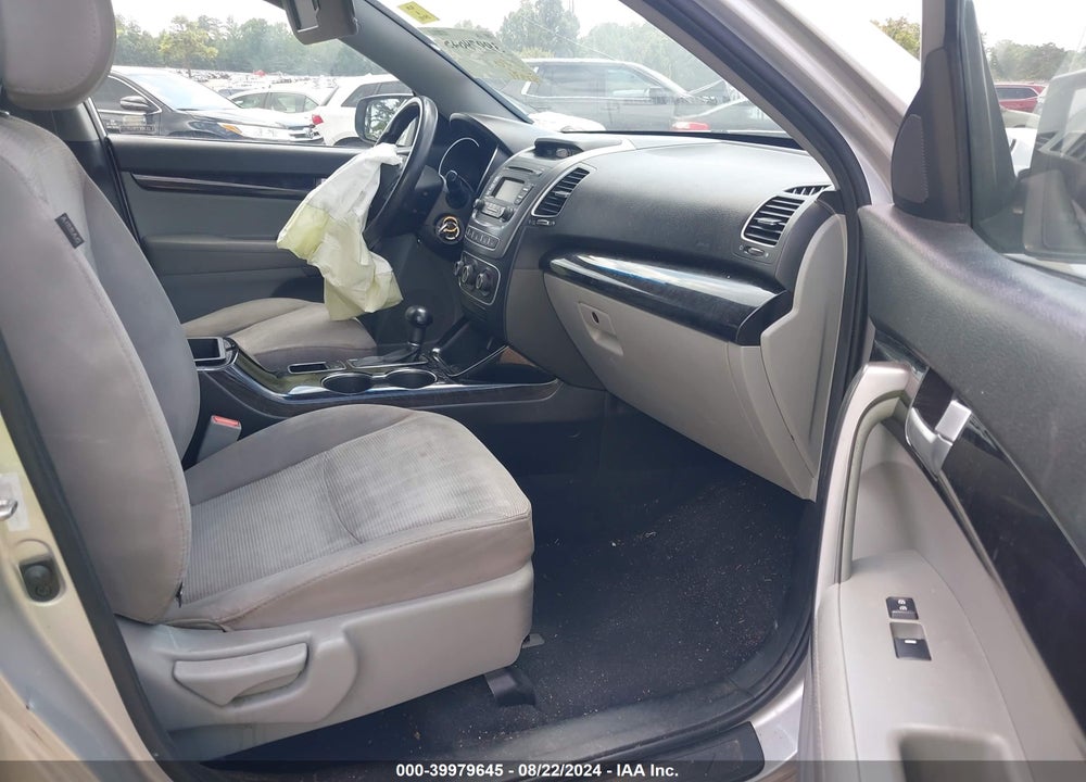 2014 KIA SORENTO LX VIN: 5XYKT3A60EG515571