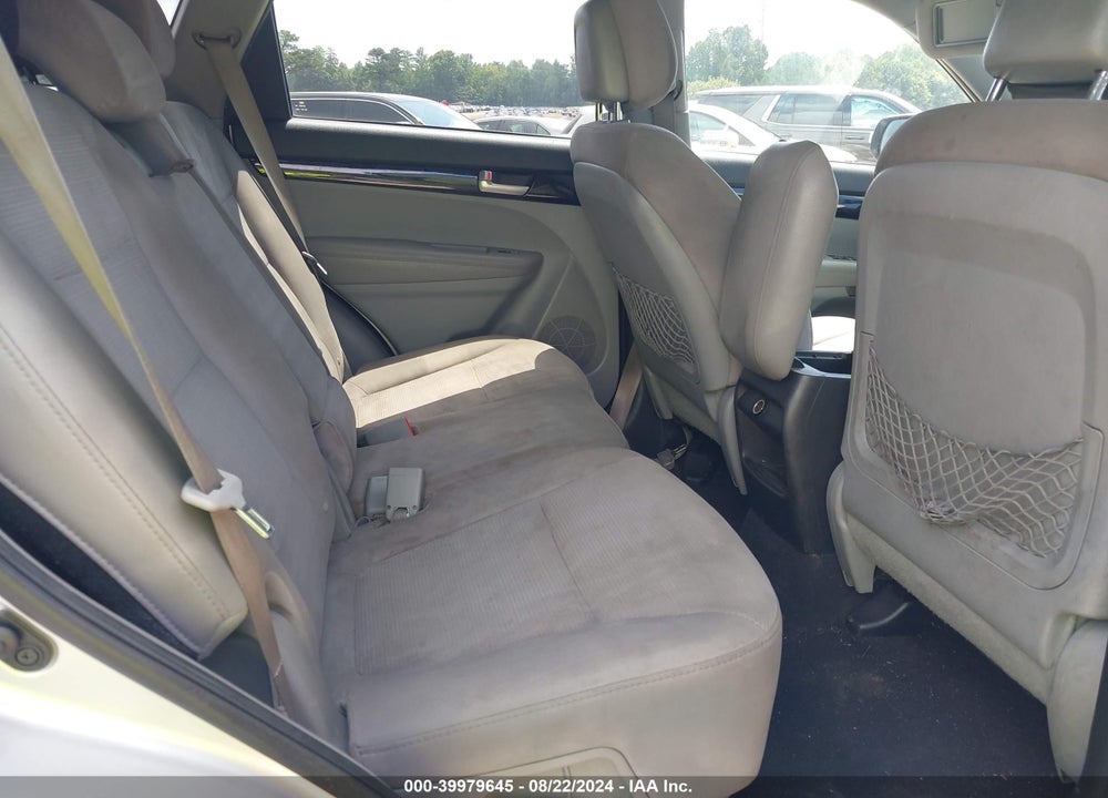 2014 KIA SORENTO LX VIN: 5XYKT3A60EG515571