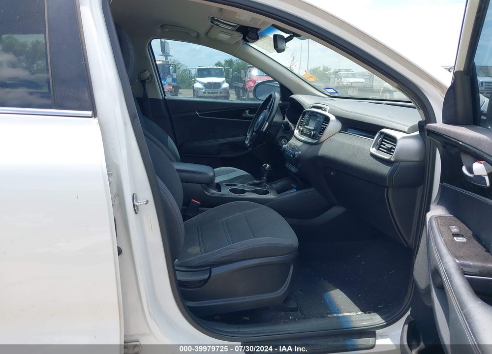 2016 KIA SORENTO 2.4L LX VIN: 5XYPG4A37GG085045