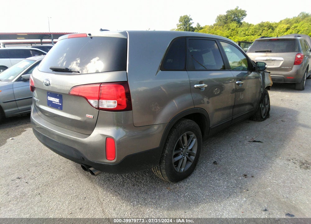 2015 KIA SORENTO LX VIN: 5XYKT3A64FG621619