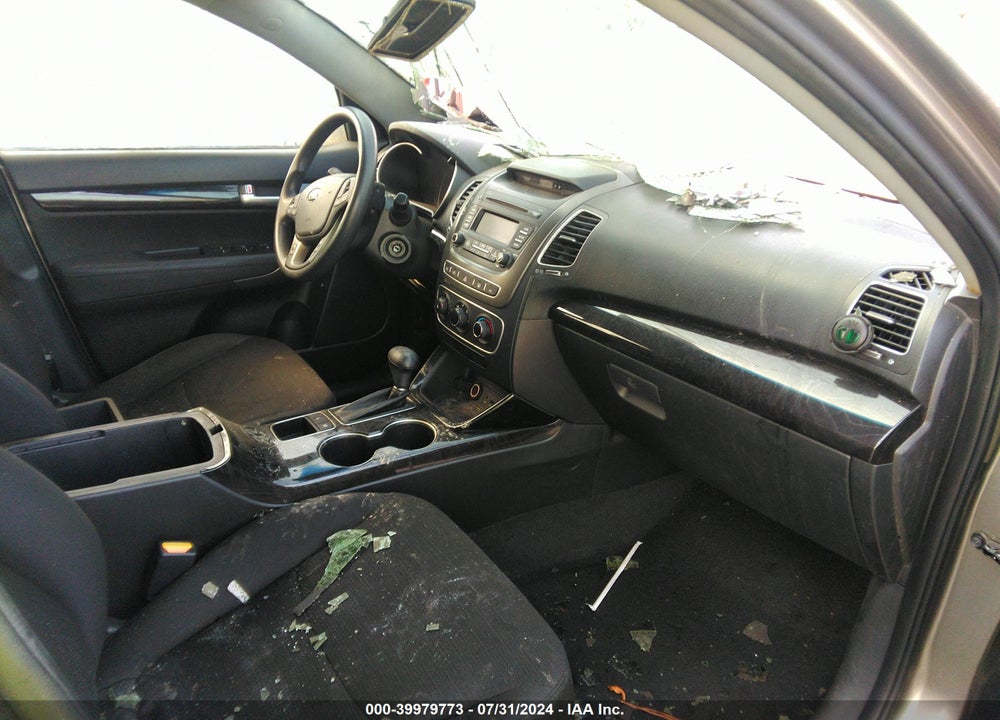 2015 KIA SORENTO LX VIN: 5XYKT3A64FG621619