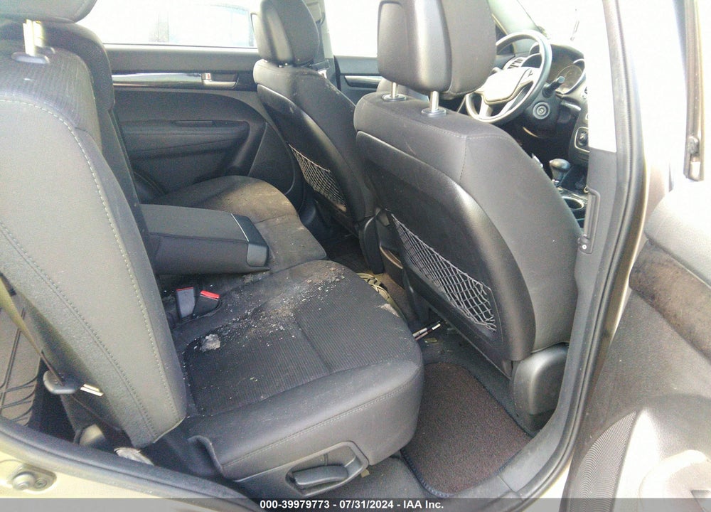2015 KIA SORENTO LX VIN: 5XYKT3A64FG621619