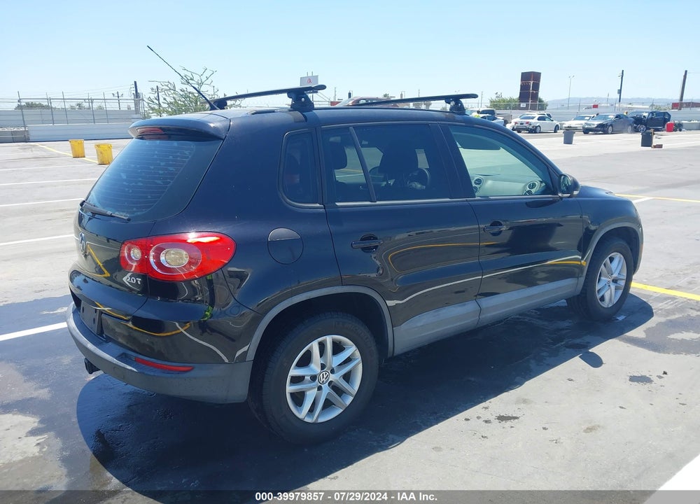 2011 VOLKSWAGEN TIGUAN S VIN: WVGAV7AX8BW001936
