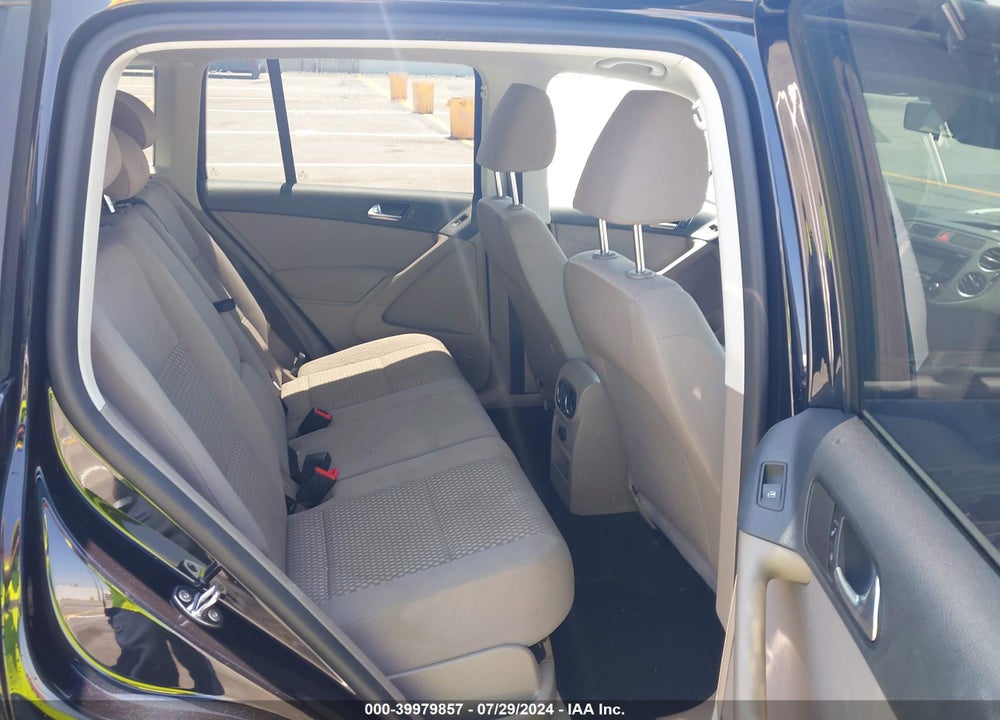 2011 VOLKSWAGEN TIGUAN S VIN: WVGAV7AX8BW001936