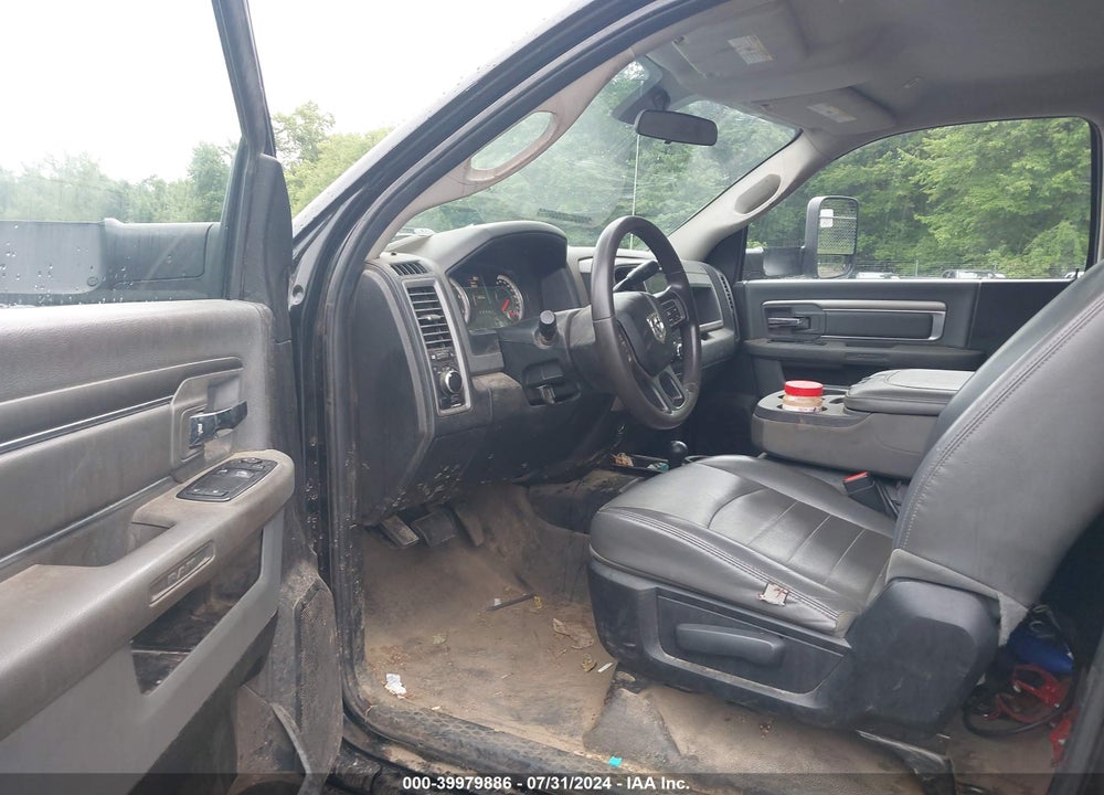 2018 RAM 5500 CHASSIS TRADESMAN/SLT VIN: 3C7WRNAL5JG233801