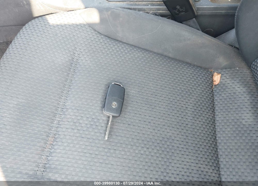 2011 VOLKSWAGEN JETTA 2.0L S VIN: 3VW2K7AJ3BM019478